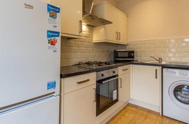 Colum Road, Cathays, Cardiff - Image 2